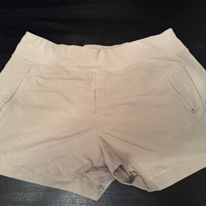 Athleta Trekkie North Short (Khaki)